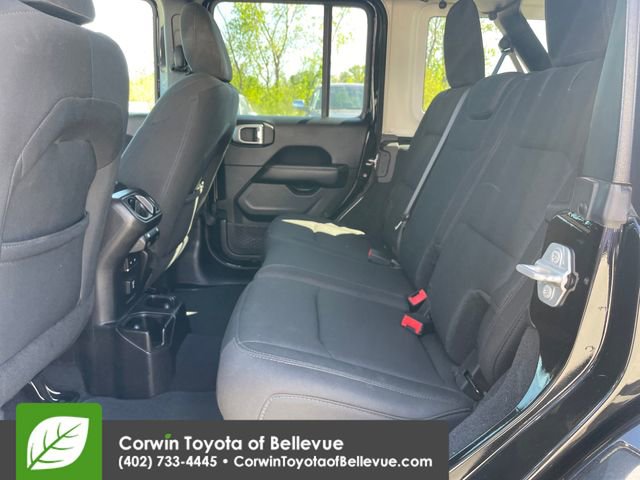 Used 2018 Jeep Wrangler Unlimited Sahara AWD/4WD image 25
