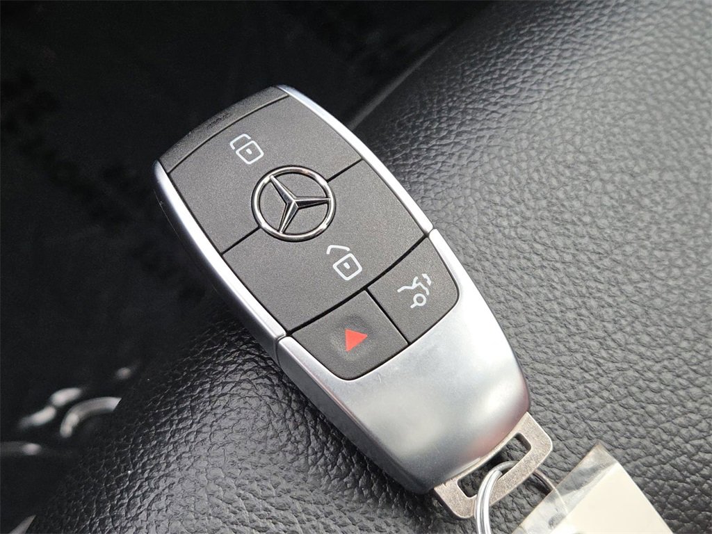 Used 2023 Mercedes-Benz CLA 250 4MATIC image 32