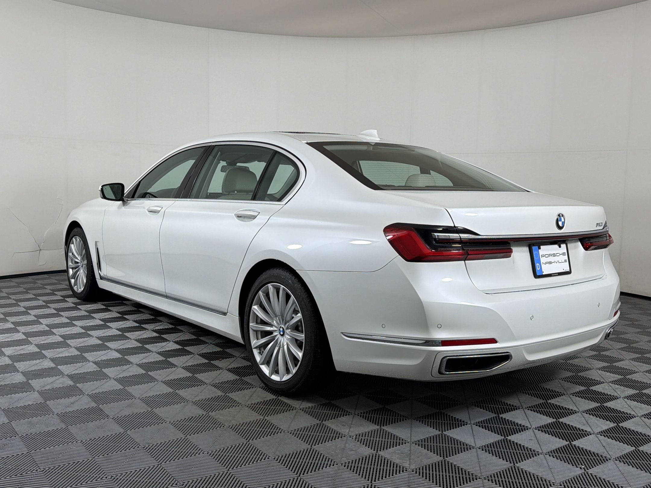 Used 2020 BMW 740i RWD image 3