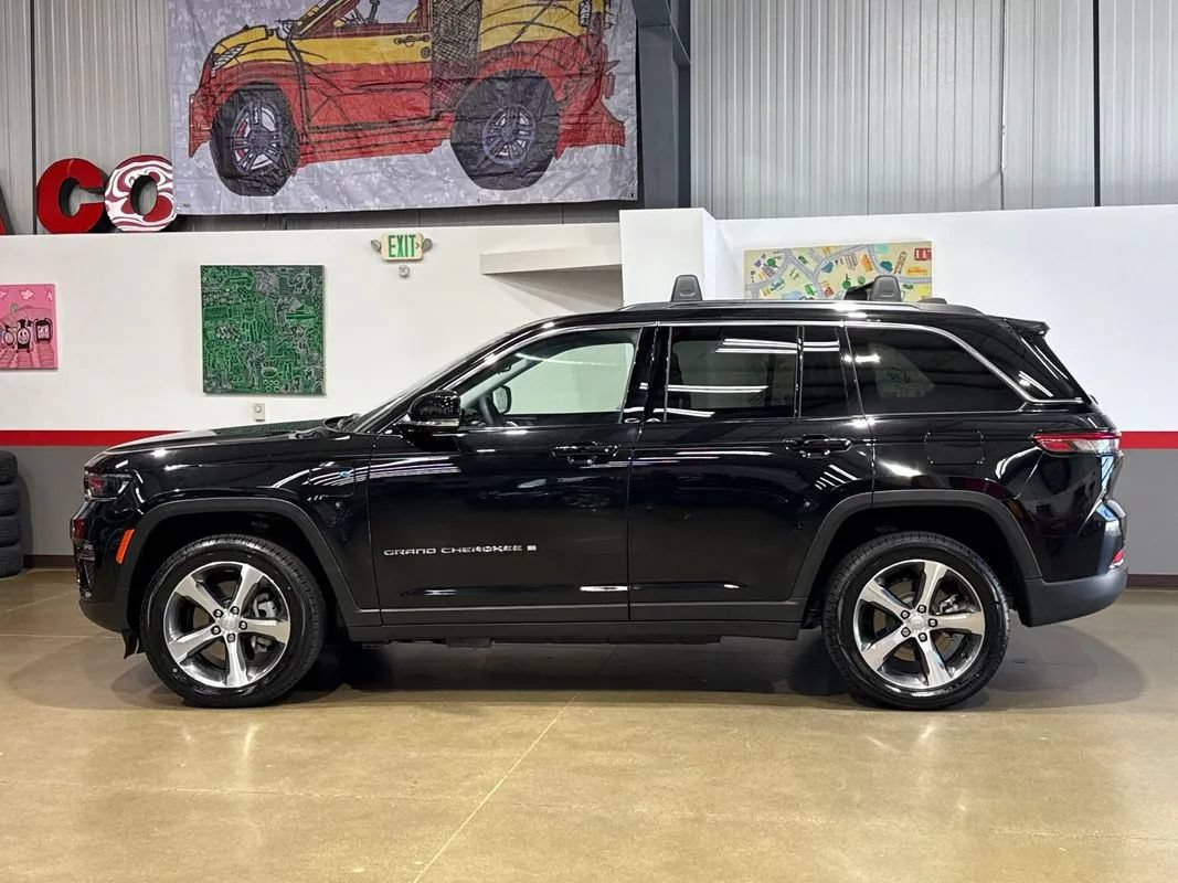 Used 2023 Jeep Grand Cherokee 4WD 4xe image 4