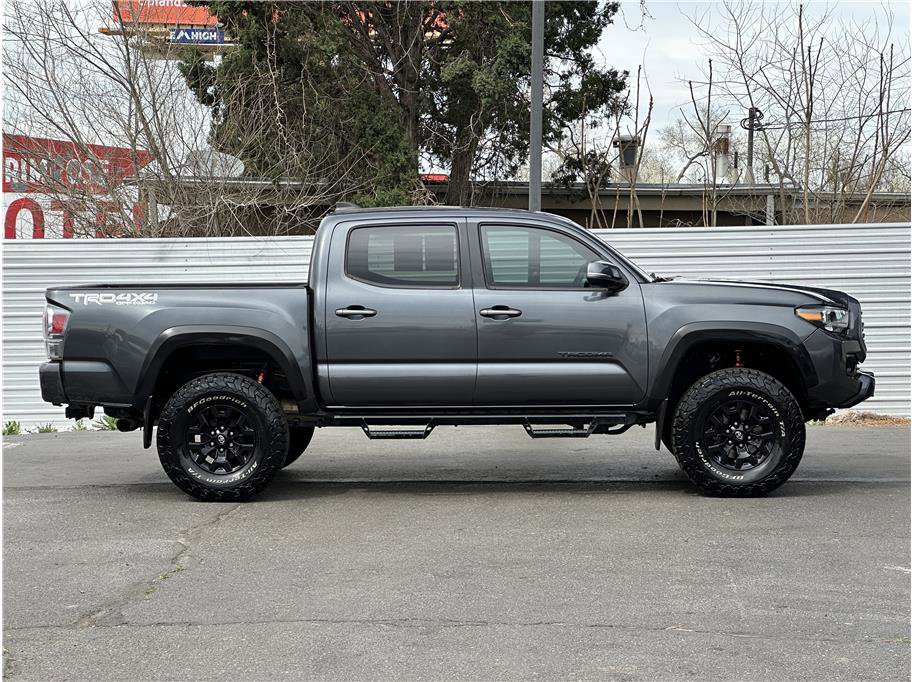 Used 2020 Toyota Tacoma TRD Off-Road w/ TRD Premium Off Road Package image 9