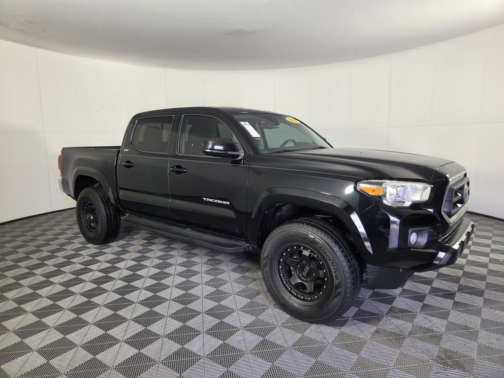 Used 2020 Toyota Tacoma SR5 RWD image 2