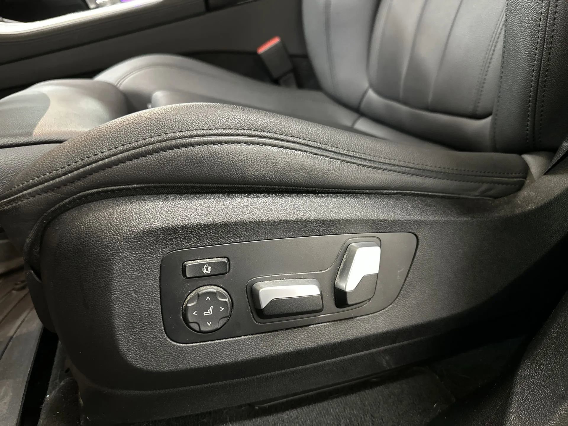 Used 2022 BMW X5 sDrive40i w/ Premium Package RWD image 14
