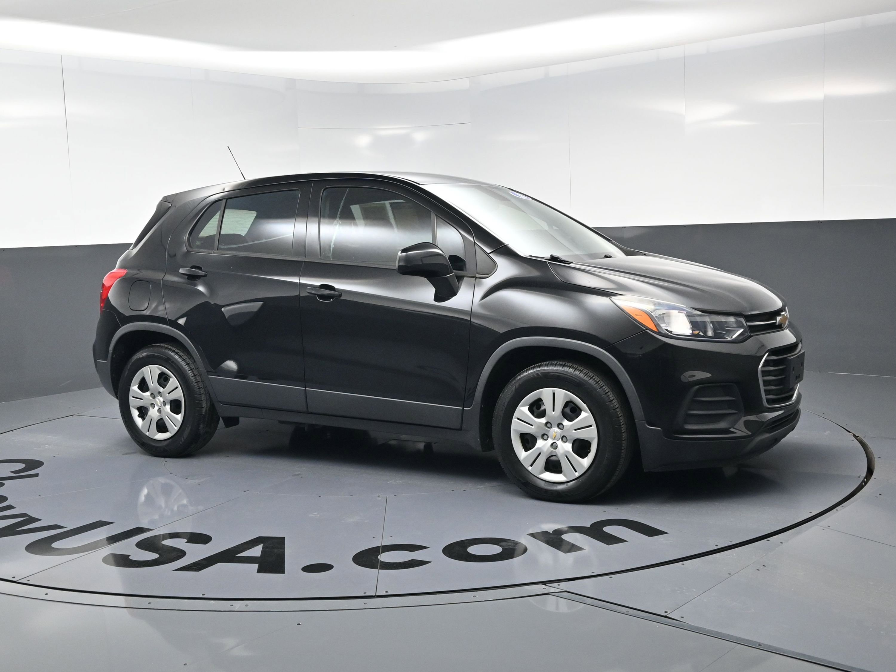 Used 2018 Chevrolet Trax LS image 2