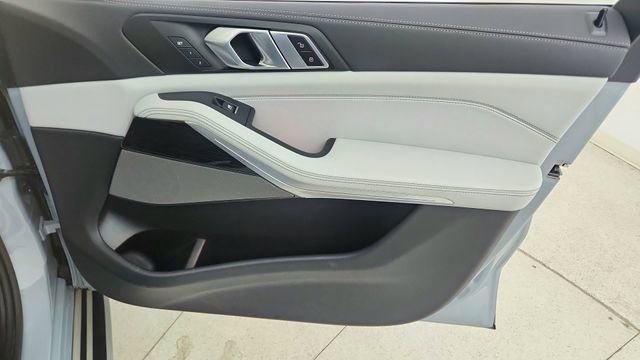 Used 2026 BMW X7 xDrive40i image 25