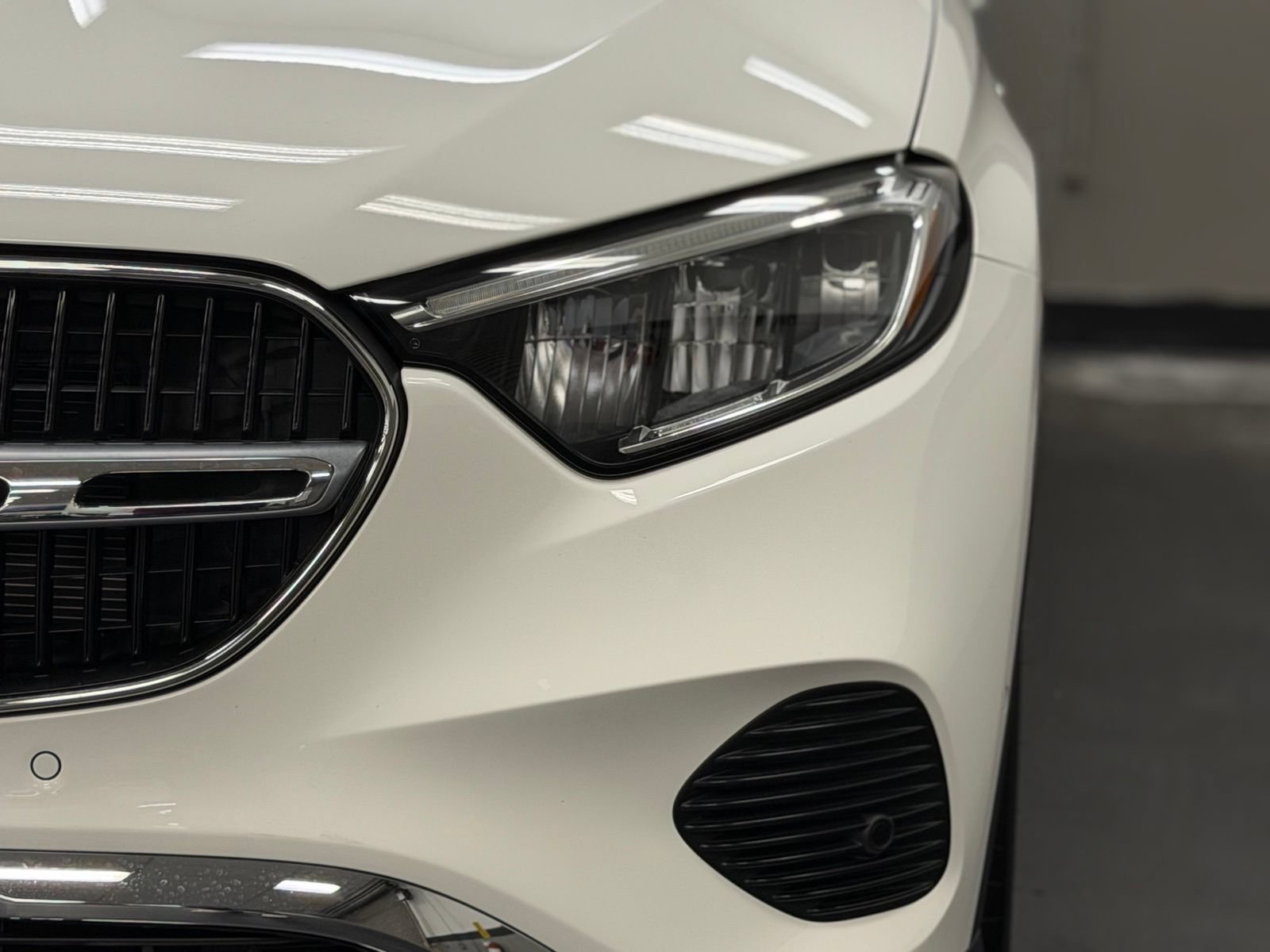 Used 2025 Mercedes-Benz GLC 350e 4MATIC image 7