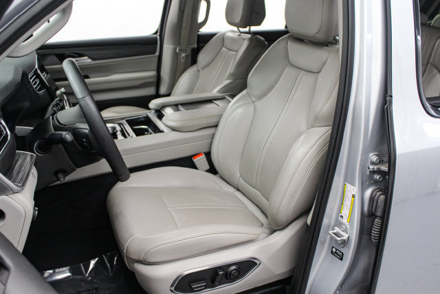 Used 2024 Jeep Wagoneer L Series II w/ Flexible Seating Group RWD image 15