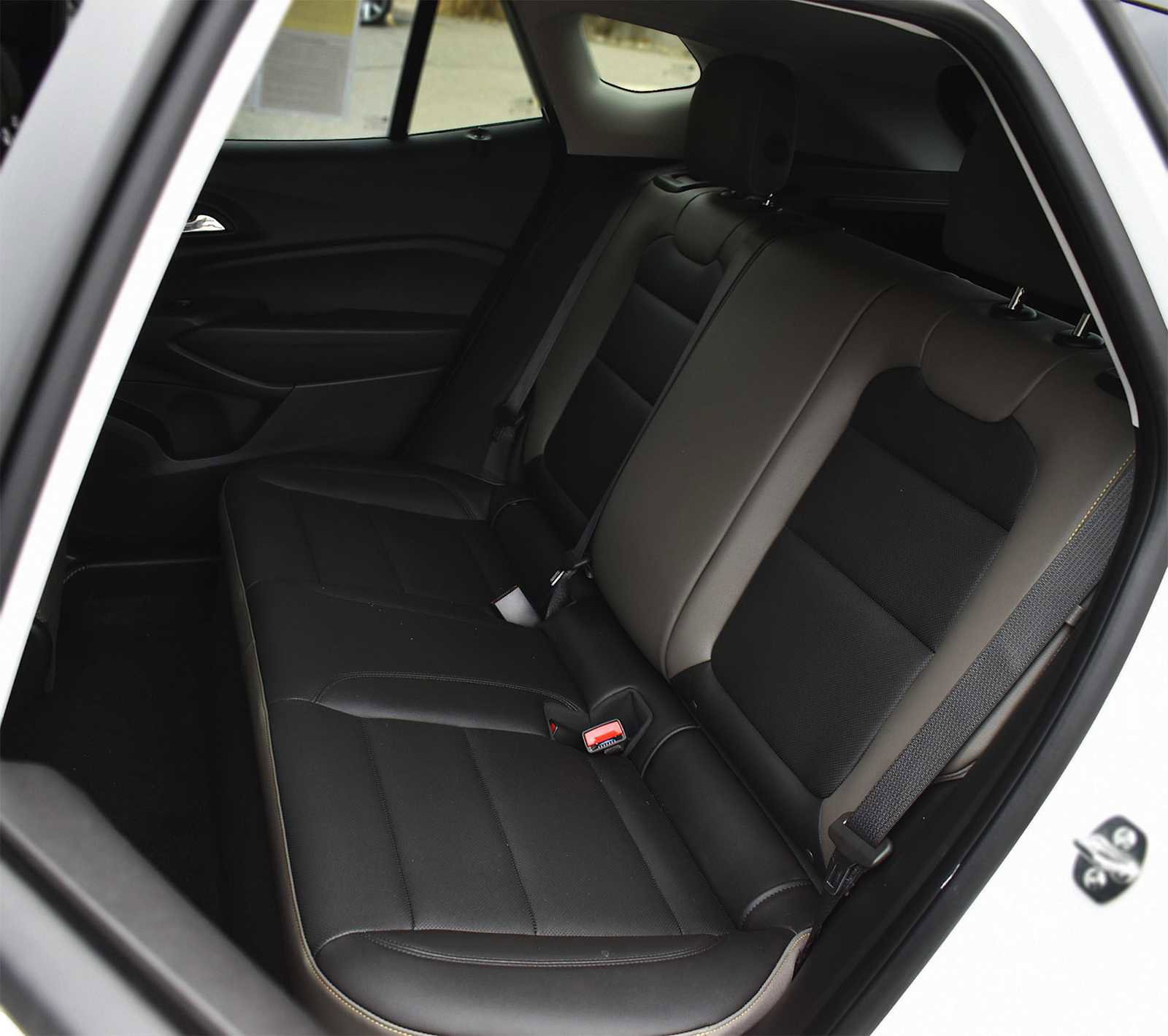 Used 2025 Chevrolet Trax ACTIV w/ Sunroof Package image 13