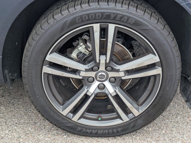 Used 2019 Volvo XC60 T5 Momentum w/ Multimedia Package image 15
