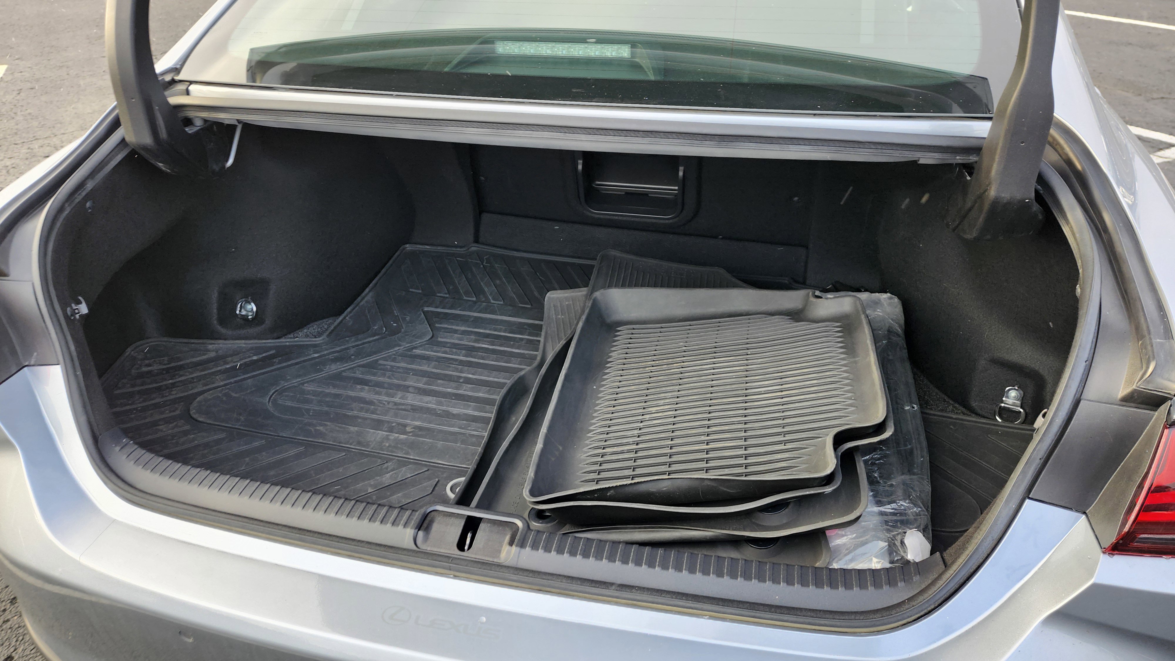 Used 2023 Lexus ES 300h w/ Luxury Package image 26