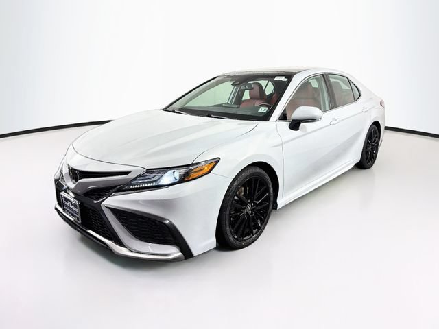 Used 2023 Toyota Camry XSE FWD image 3