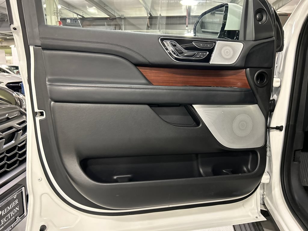 Certified 2023 Lincoln Navigator L Reserve AWD/4WD image 9