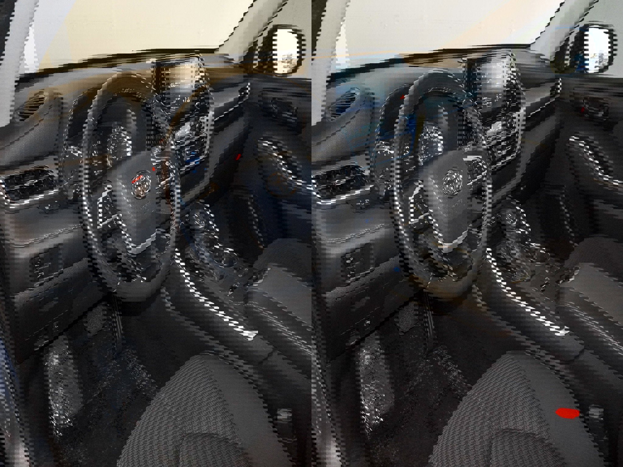 Used 2022 Toyota Highlander LE image 21