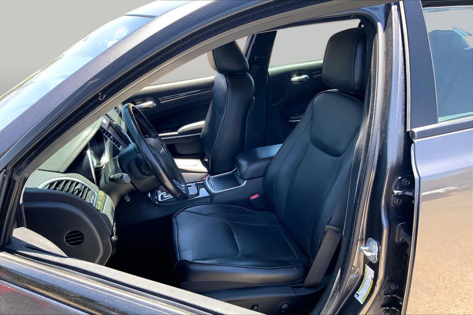 Used 2022 Chrysler 300 Touring L w/ Popular Equipment Group AWD/4WD image 7