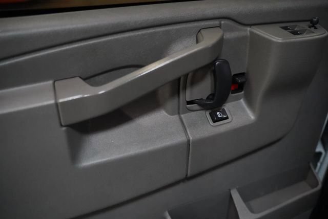 Used 2020 Chevrolet Express 2500 Extended RWD image 8