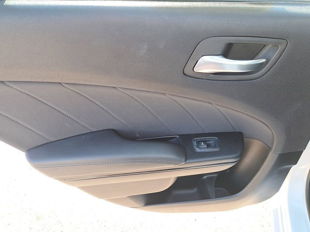 Used 2018 Dodge Charger SXT Plus w/ Blacktop Package image 7