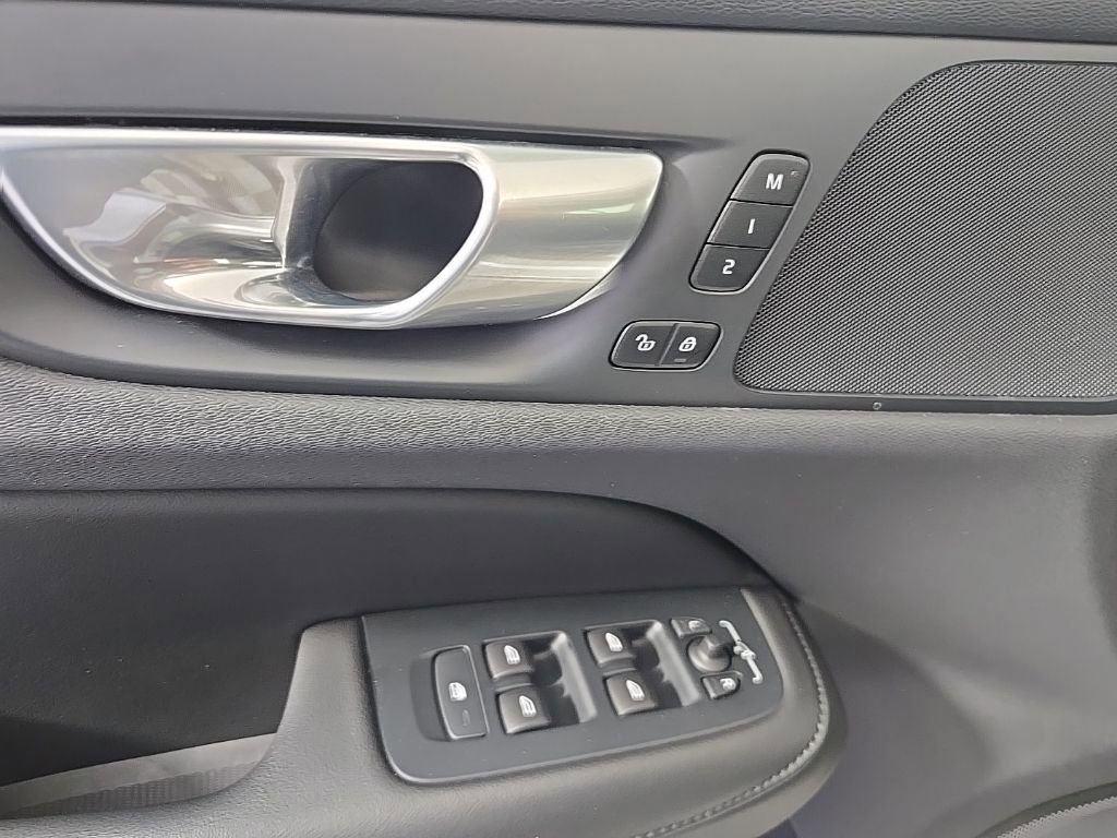 Certified 2025 Volvo S60 B5 Core image 19