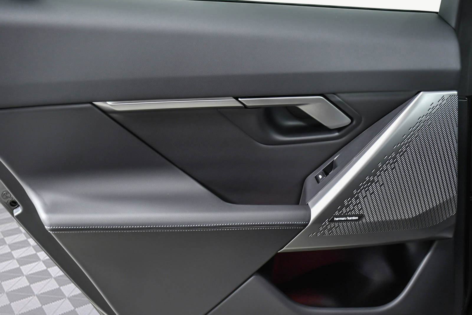 Used 2025 BMW i5 xDrive40 w/ Premium Package image 24