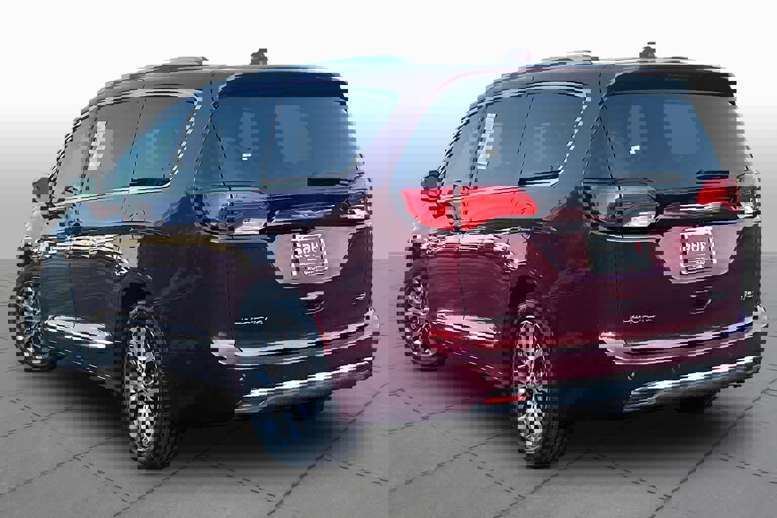 Used 2017 Chrysler Pacifica Limited FWD image 12