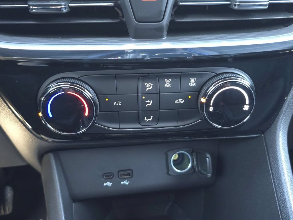 Used 2025 Buick Encore GX Sport Touring FWD image 21