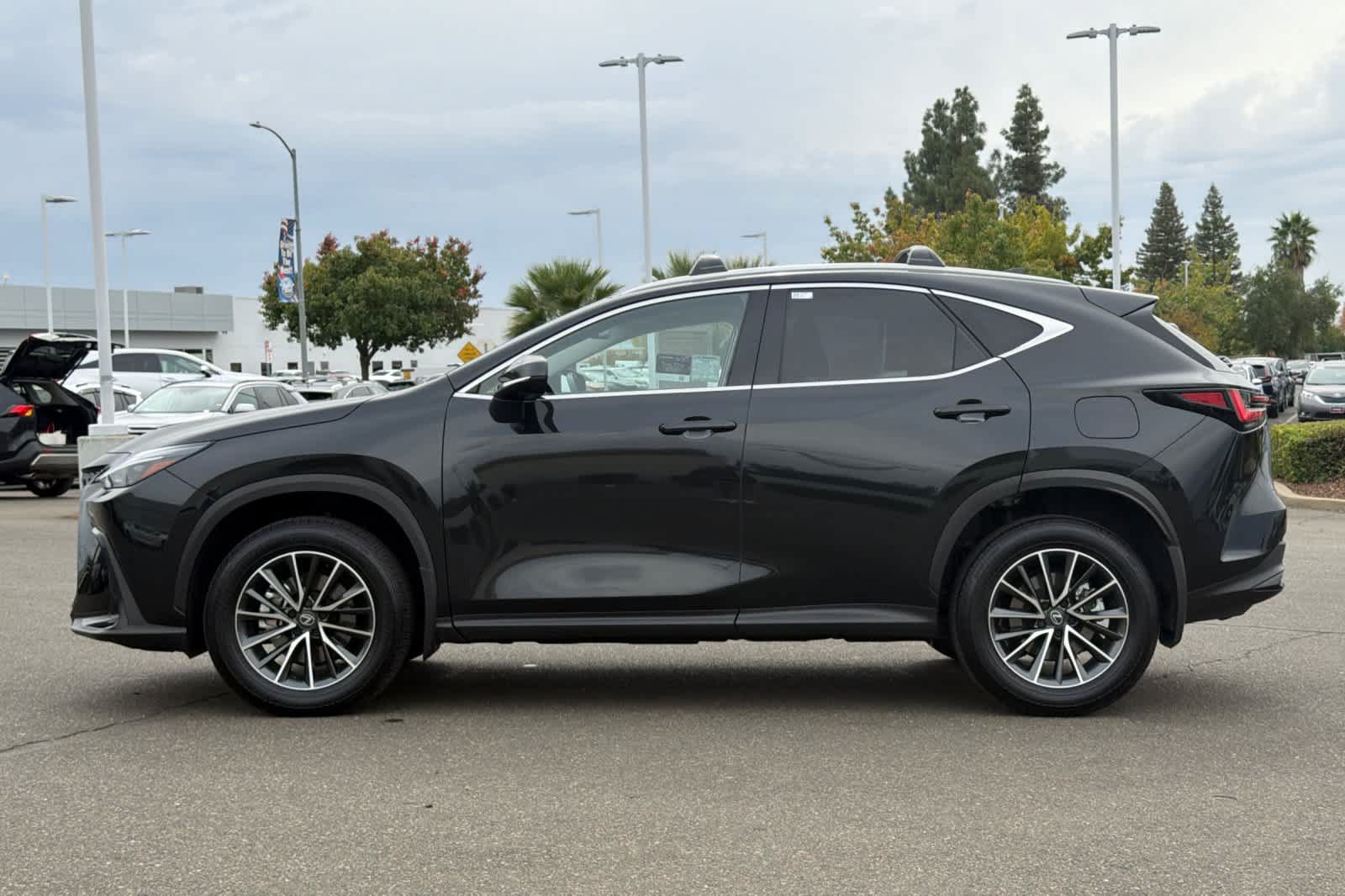 Used 2026 Lexus NX 350h AWD w/ Accessory Package (2T) image 9