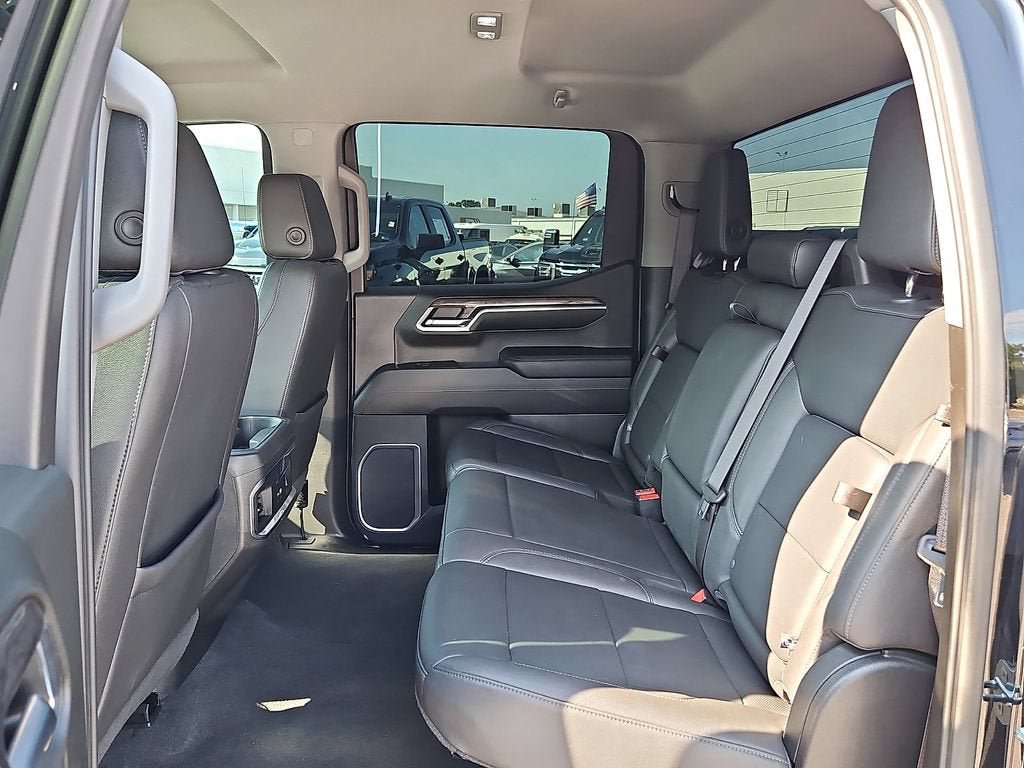 Used 2023 Chevrolet Silverado 1500 LTZ AWD/4WD image 10