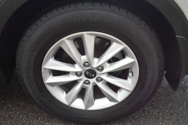 Used 2019 Kia Sorento LX image 45