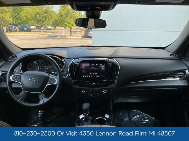Used 2024 Chevrolet Traverse LT w/ Midnight/Sport Edition AWD/4WD image 2