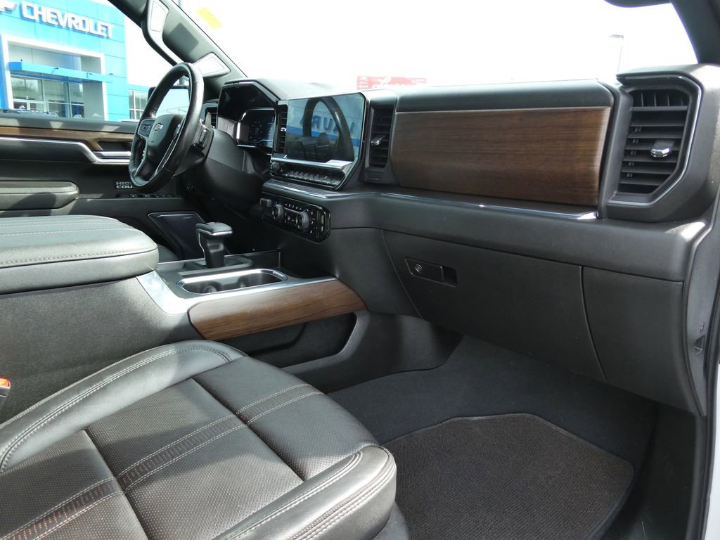 Used 2023 Chevrolet Silverado 1500 High Country w/ Technology Package AWD/4WD image 11