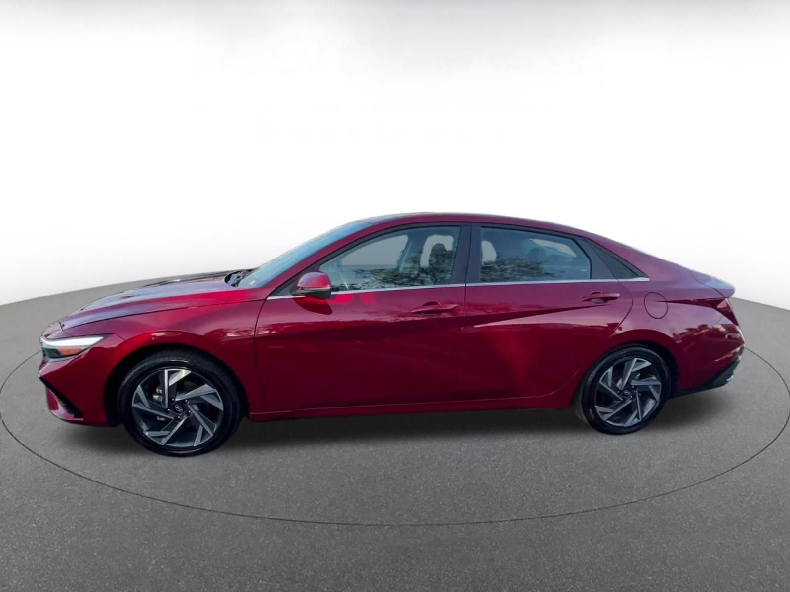 Used 2025 Hyundai Elantra Limited image 8