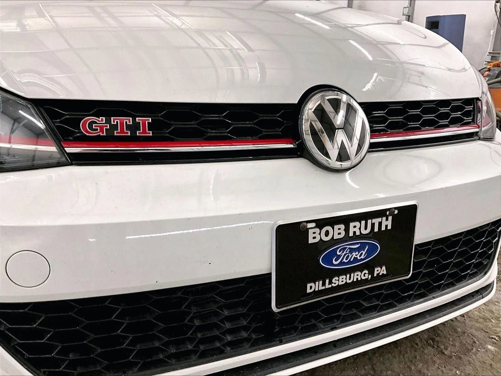 Used 2019 Volkswagen GTI SE FWD image 29