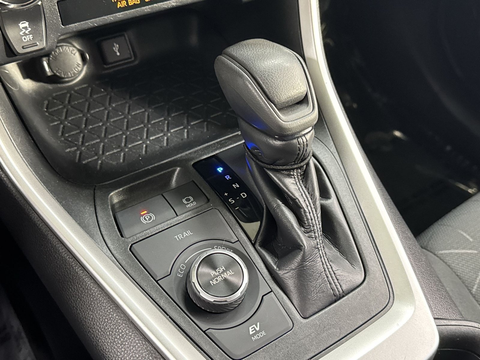 Used 2020 Toyota RAV4 XLE w/ Carpet Mat Package AWD/4WD image 34