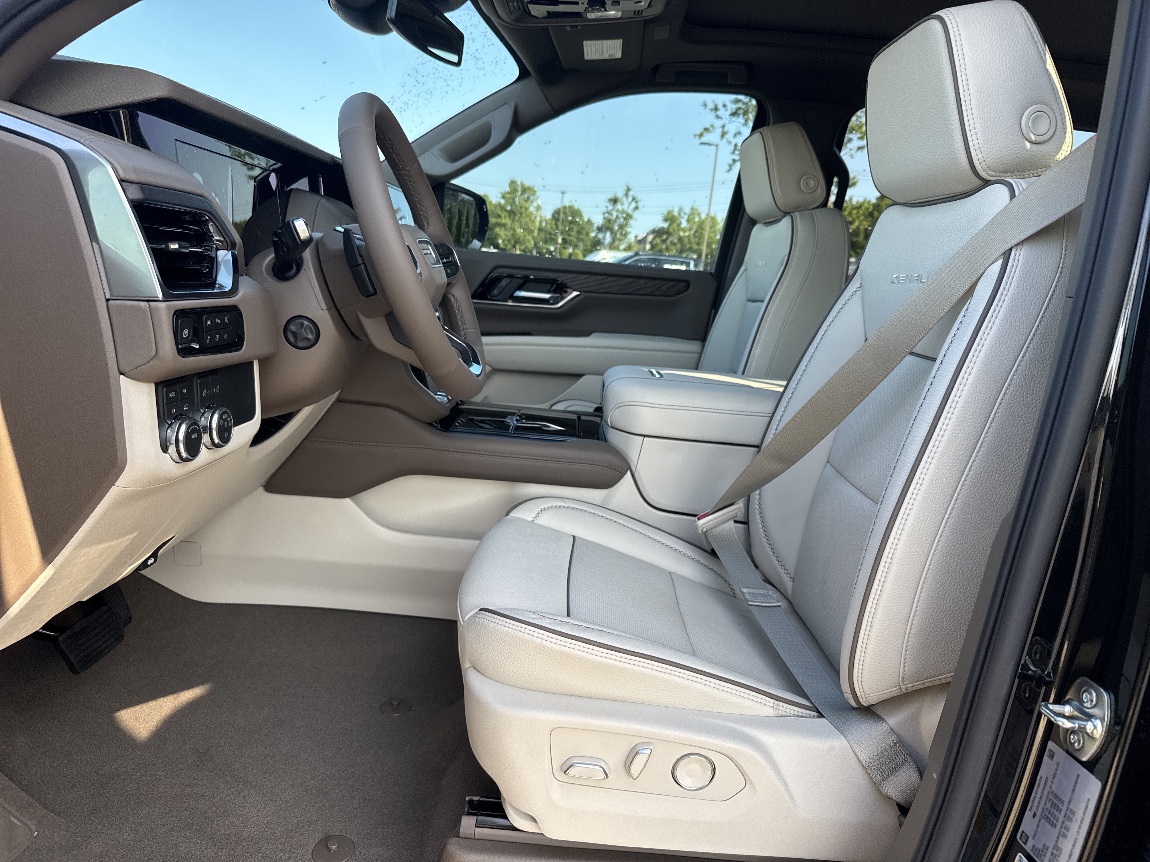 New 2026 GMC Yukon XL Denali w/ Sun & Power Step Package AWD/4WD image 14