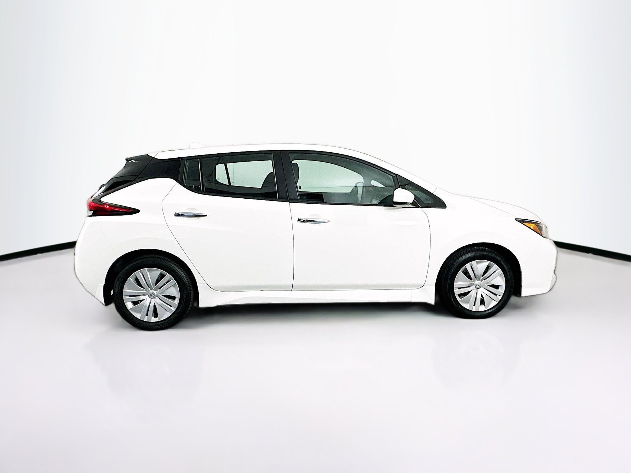 Used 2025 Nissan Leaf S FWD image 10