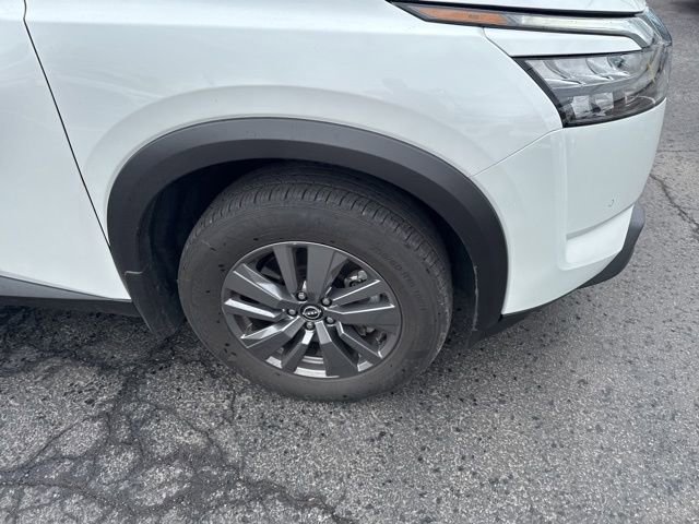 Used 2025 Nissan Pathfinder SL w/ Lighting Package (N92) image 11