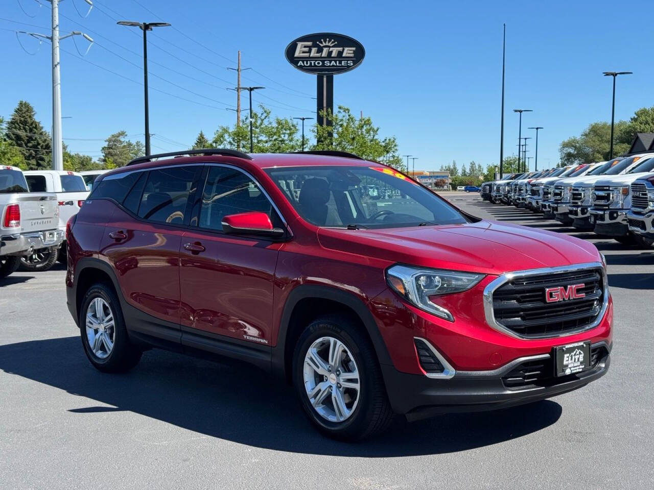 Used 2020 GMC Terrain SLE w/ Driver Convenience Package AWD/4WD image 3