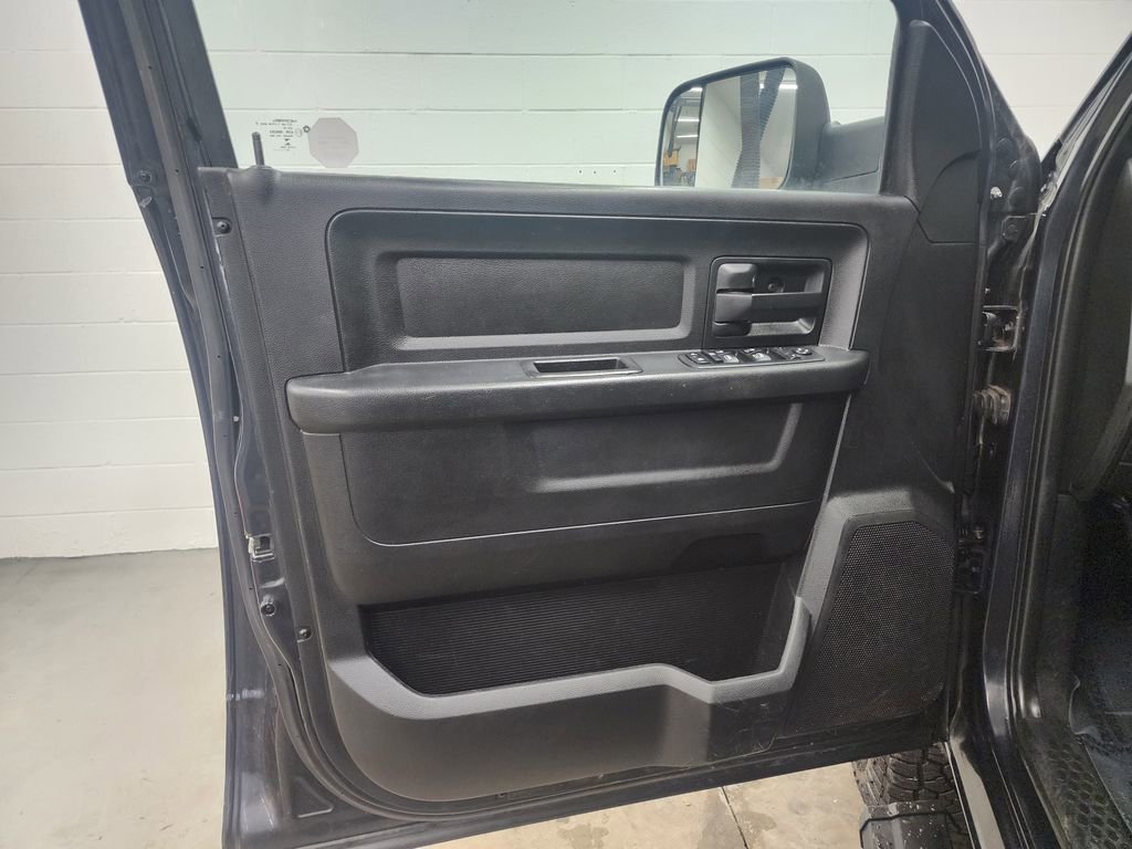 Used 2018 RAM 2500 Tradesman w/ Chrome Appearance Group image 9