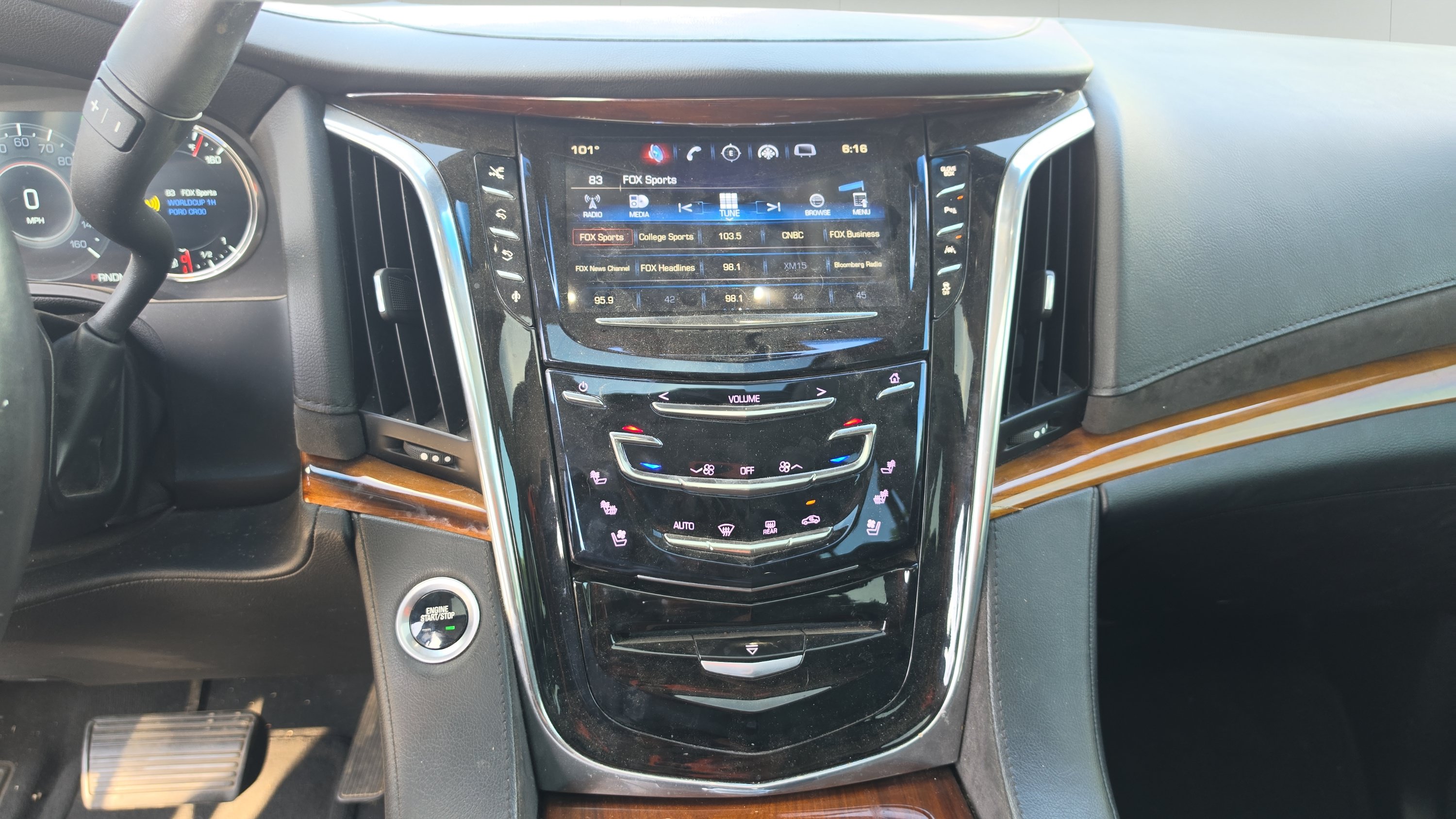 Used 2016 Cadillac Escalade Premium AWD/4WD image 23
