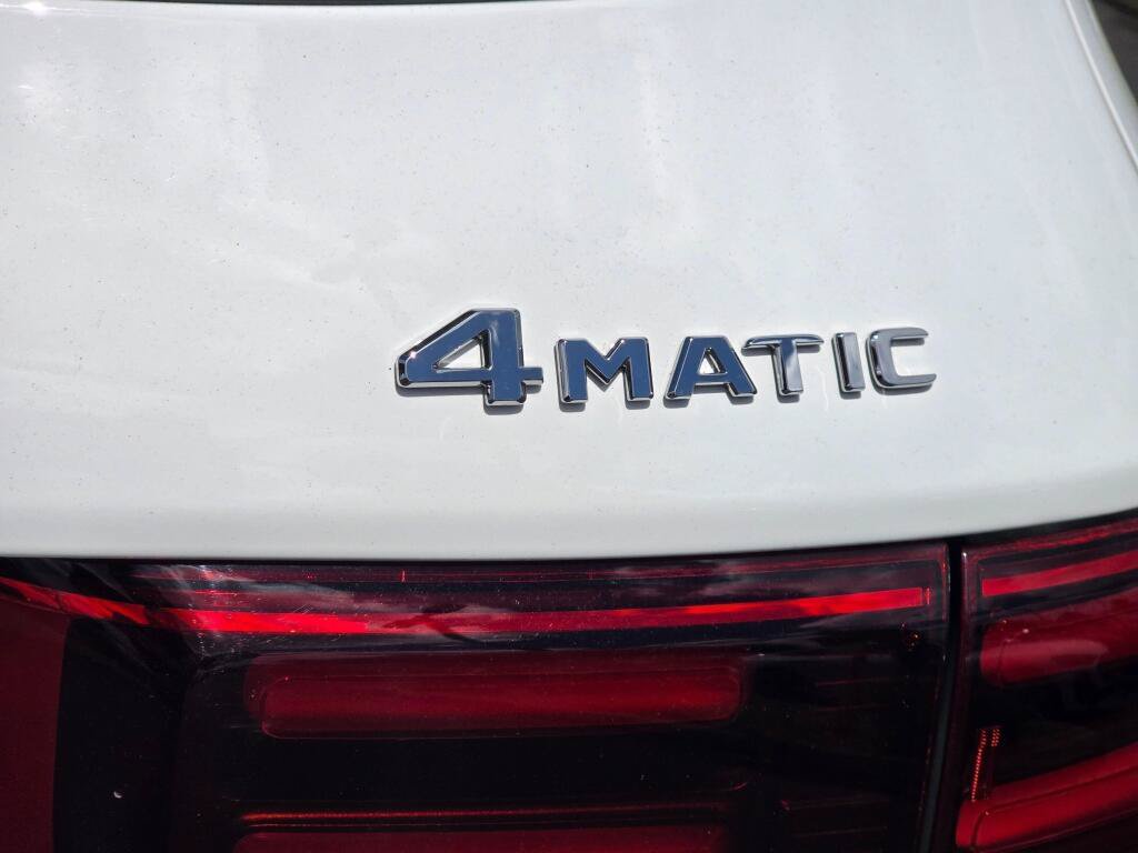 Used 2025 Mercedes-Benz GLB 250 4MATIC image 33