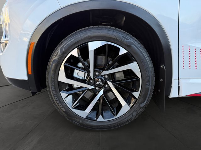Used 2023 Mitsubishi Outlander SE AWD/4WD image 9