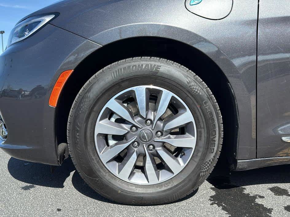 Used 2023 Chrysler Pacifica Limited FWD image 32