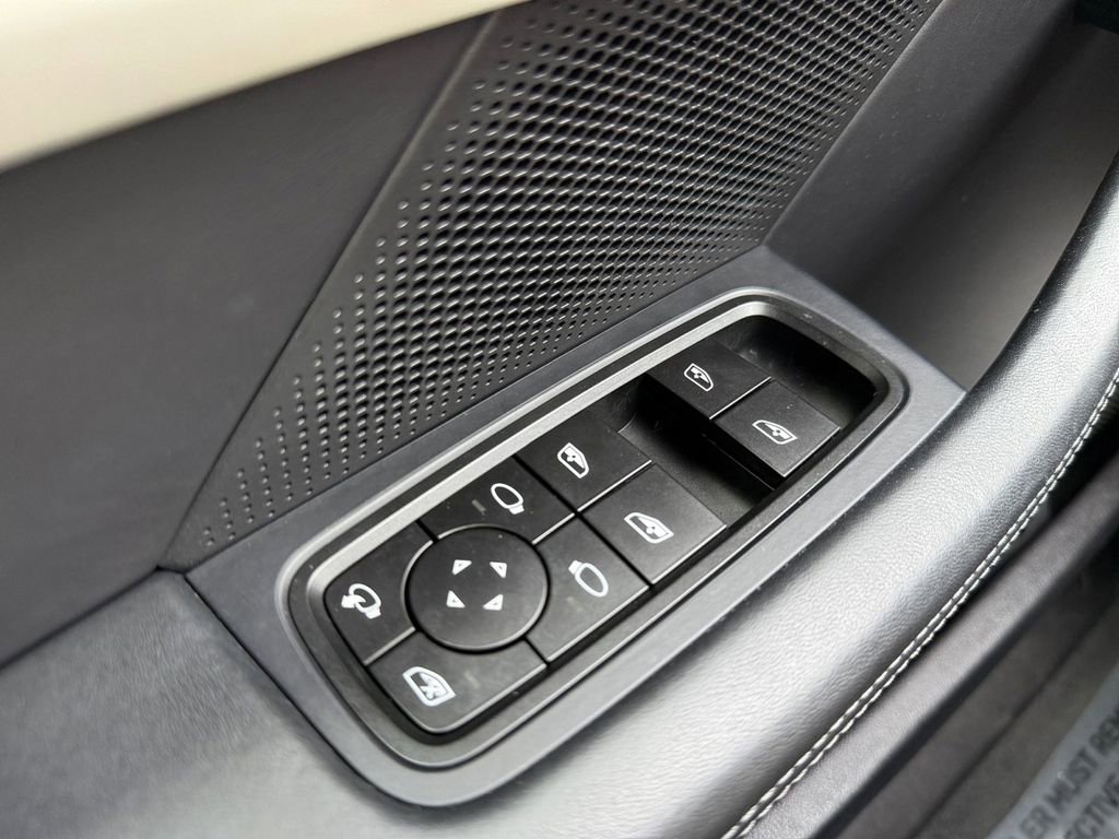 Used 2025 Porsche Taycan image 24