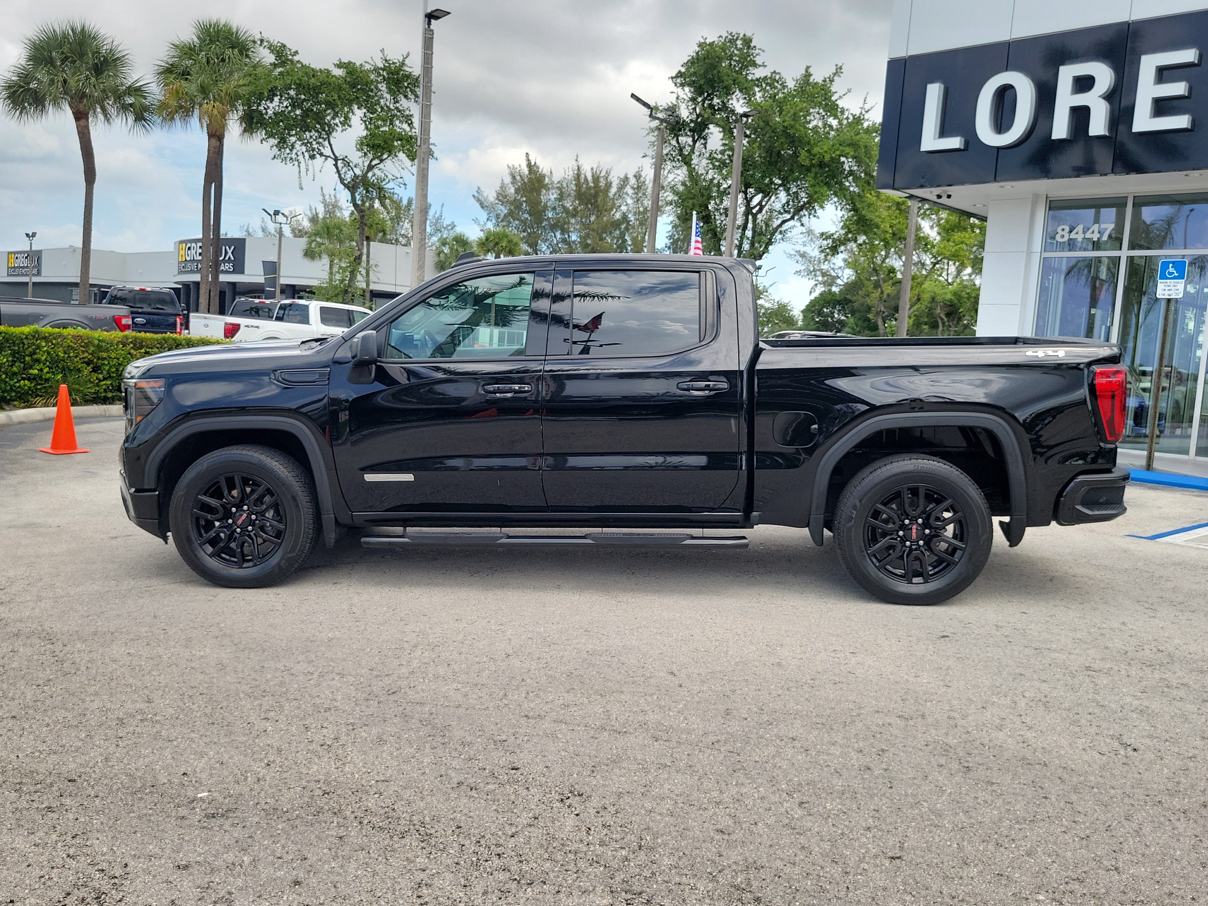 Used 2024 GMC Sierra 1500 Elevation AWD/4WD image 8