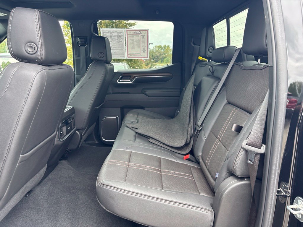 Used 2024 Chevrolet Silverado 1500 High Country RWD image 12