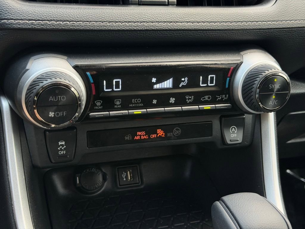 Used 2024 Toyota RAV4 XLE FWD image 37