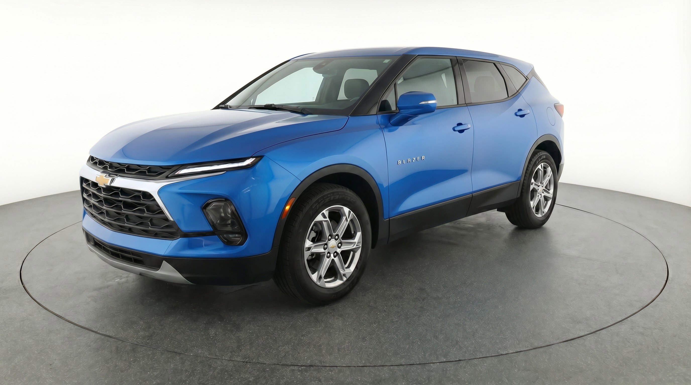 Used 2025 Chevrolet Blazer LT FWD image 3