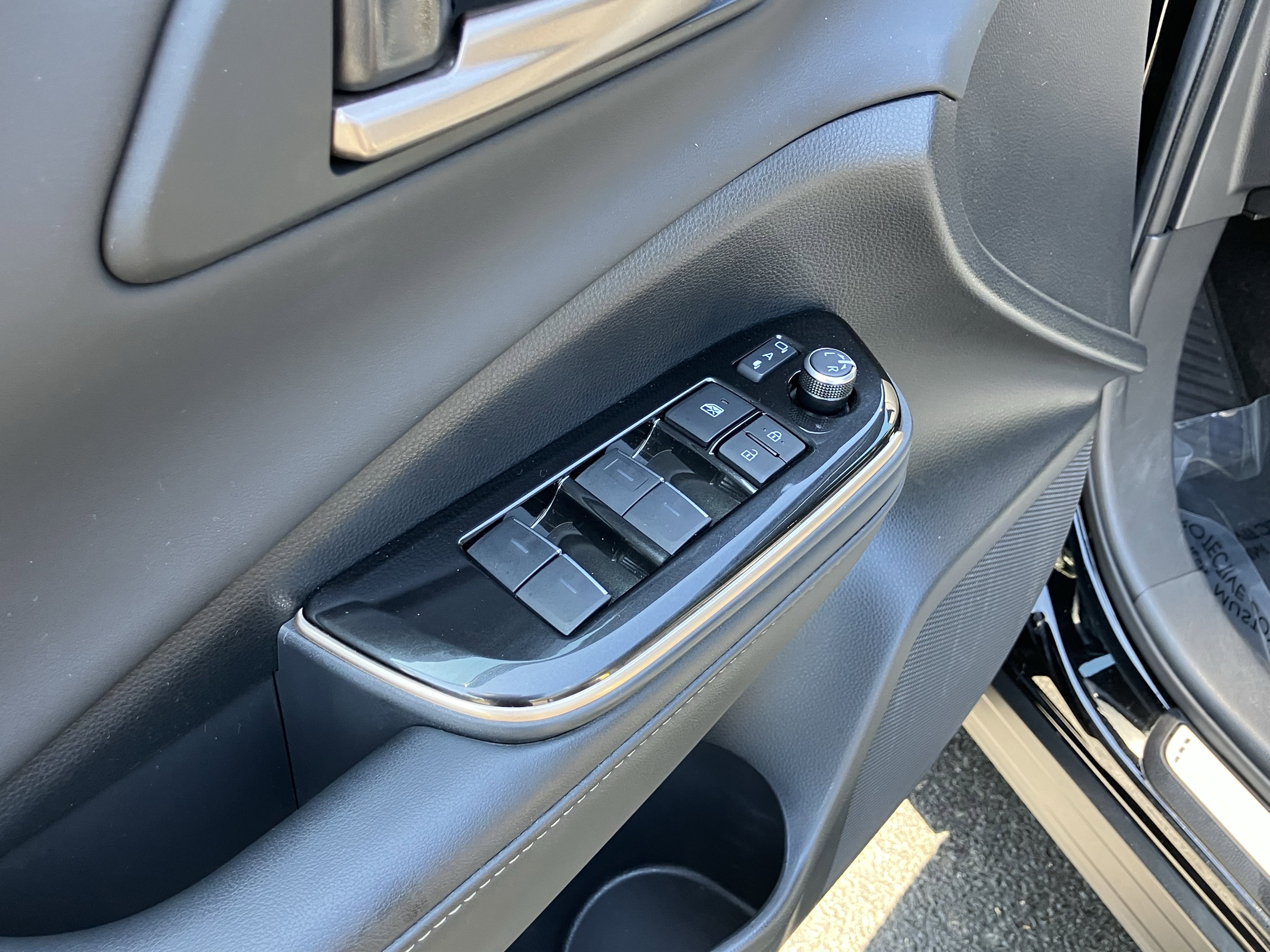 Used 2025 Toyota Crown Signia AWD/4WD image 15