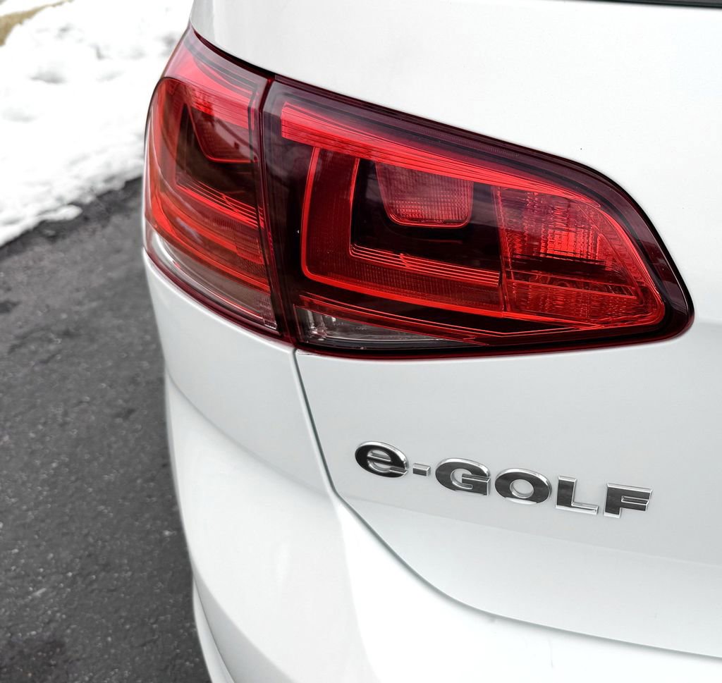 Used 2016 Volkswagen e-Golf SE image 7