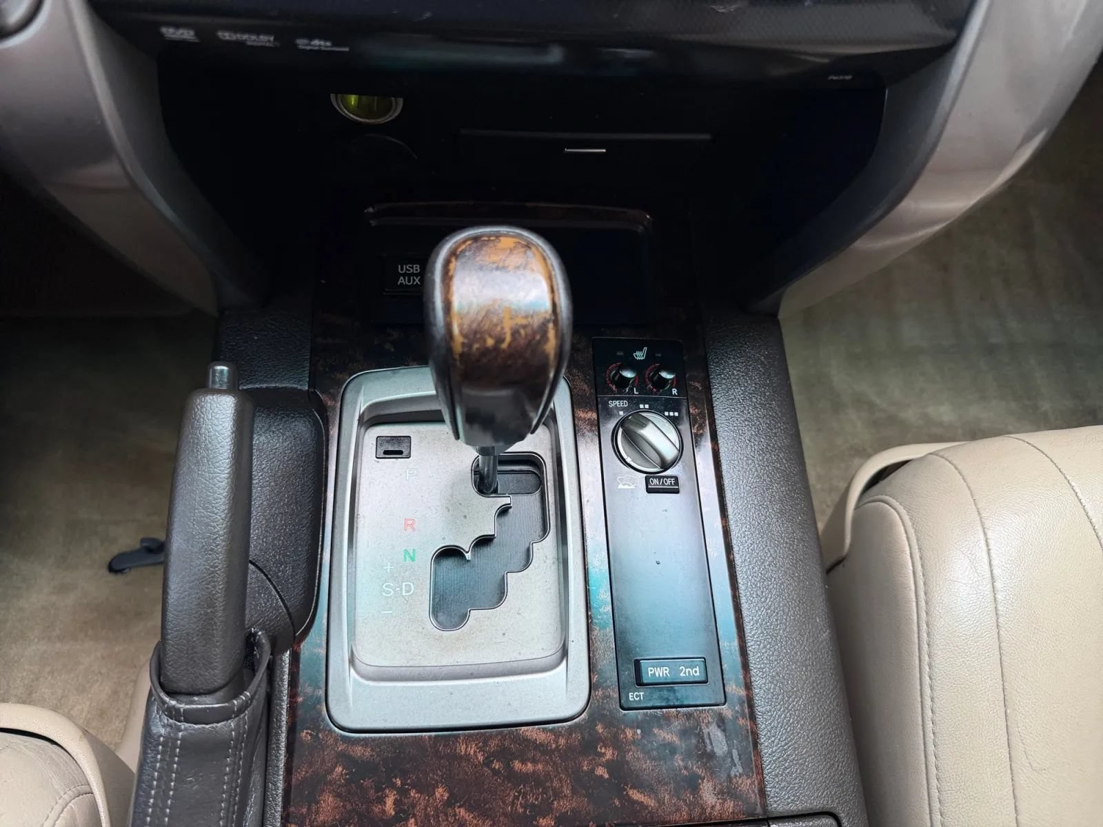 Used 2011 Toyota Land Cruiser AWD/4WD image 36