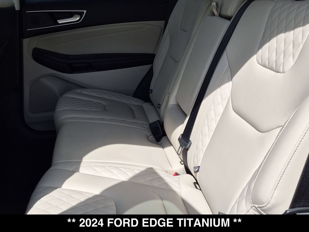 Used 2024 Ford Edge Titanium AWD/4WD image 3